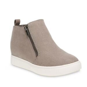 Time and Tru Women's Wedge Sneaker NEW